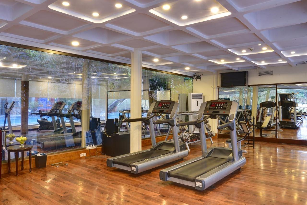 Peshawar Serena Hotel Екстер'єр фото