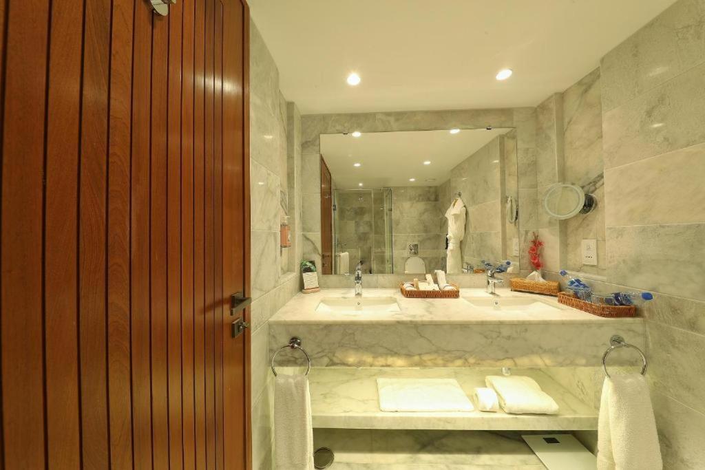 Peshawar Serena Hotel Екстер'єр фото